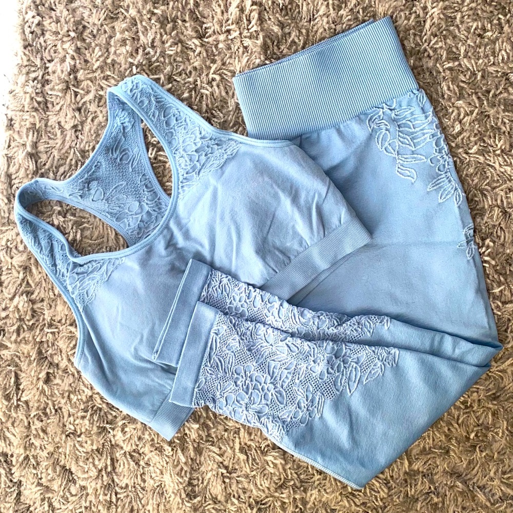 Elise Seamless Sports Bra and Capri SET